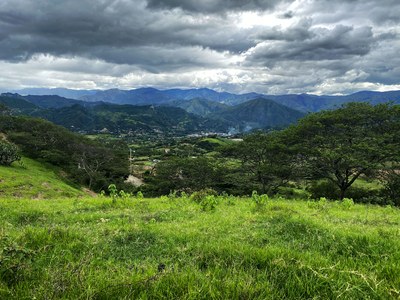 Empoderando a Mujeres Jefas de Hogar en el Sur del Ecuador